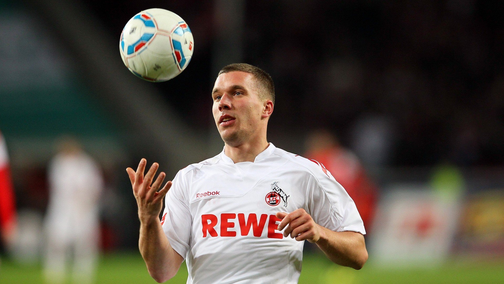 创造历史：球队在比赛中打破记录取得胜利，创造力足球